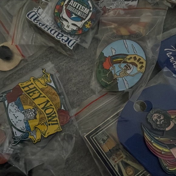 Lot of 10 relix original grateful dead pins mystery packs - Picture 6 of 12